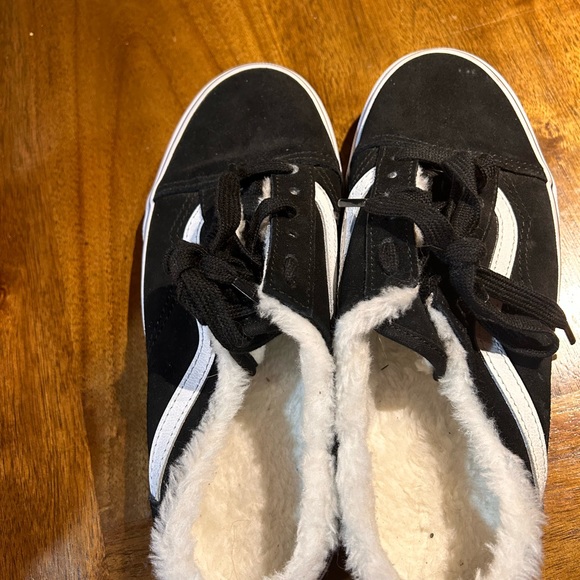 Fuzzy vans - Picture 4 of 5